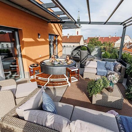 Апартаменти Buekk Penthouse, Panorama Jacuzzival Мішкольц Екстер'єр фото