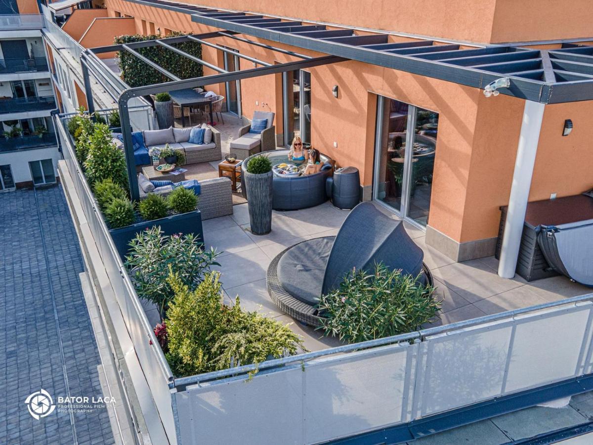 Апартаменти Buekk Penthouse, Panorama Jacuzzival Мішкольц Екстер'єр фото