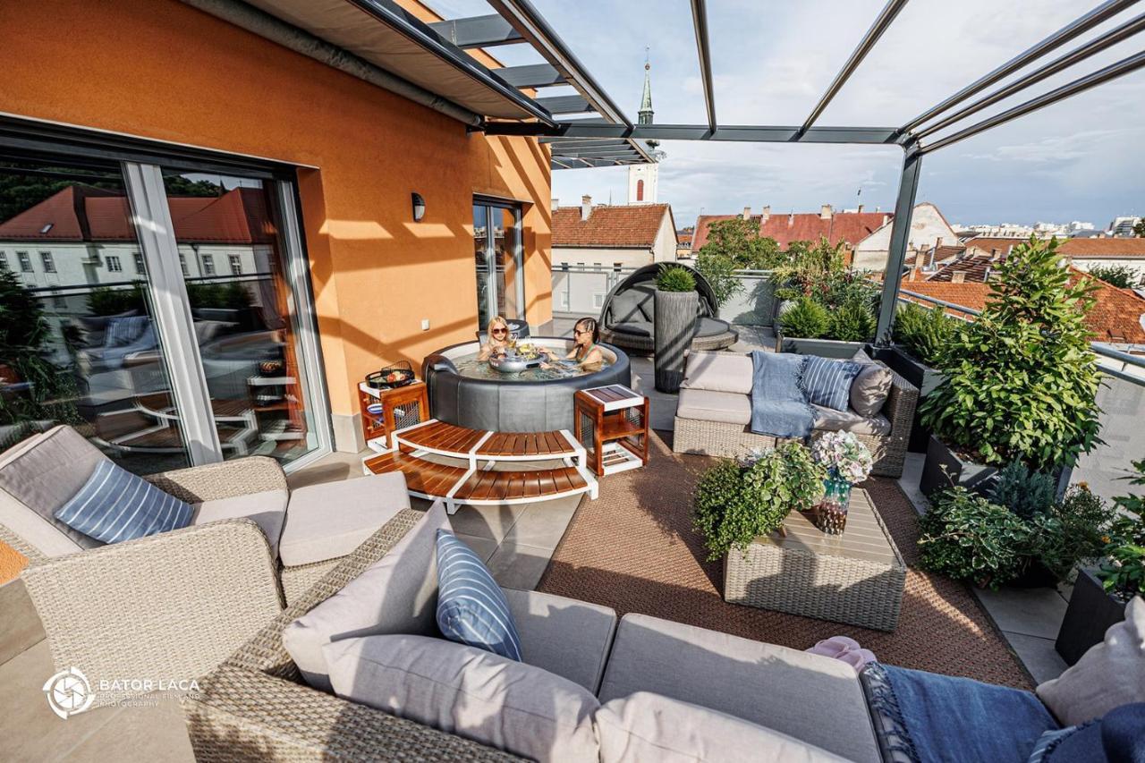 Апартаменти Buekk Penthouse, Panorama Jacuzzival Мішкольц Екстер'єр фото