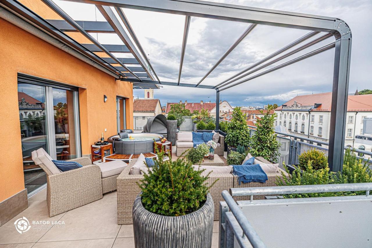 Апартаменти Buekk Penthouse, Panorama Jacuzzival Мішкольц Екстер'єр фото